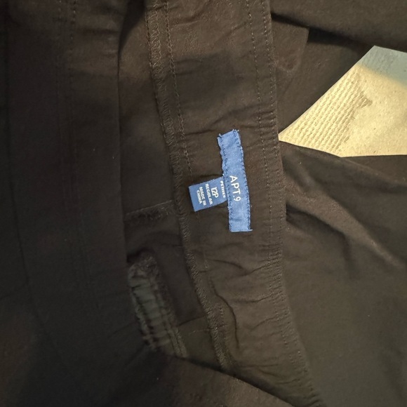 Classic Black Capri Pants - Picture 5 of 8